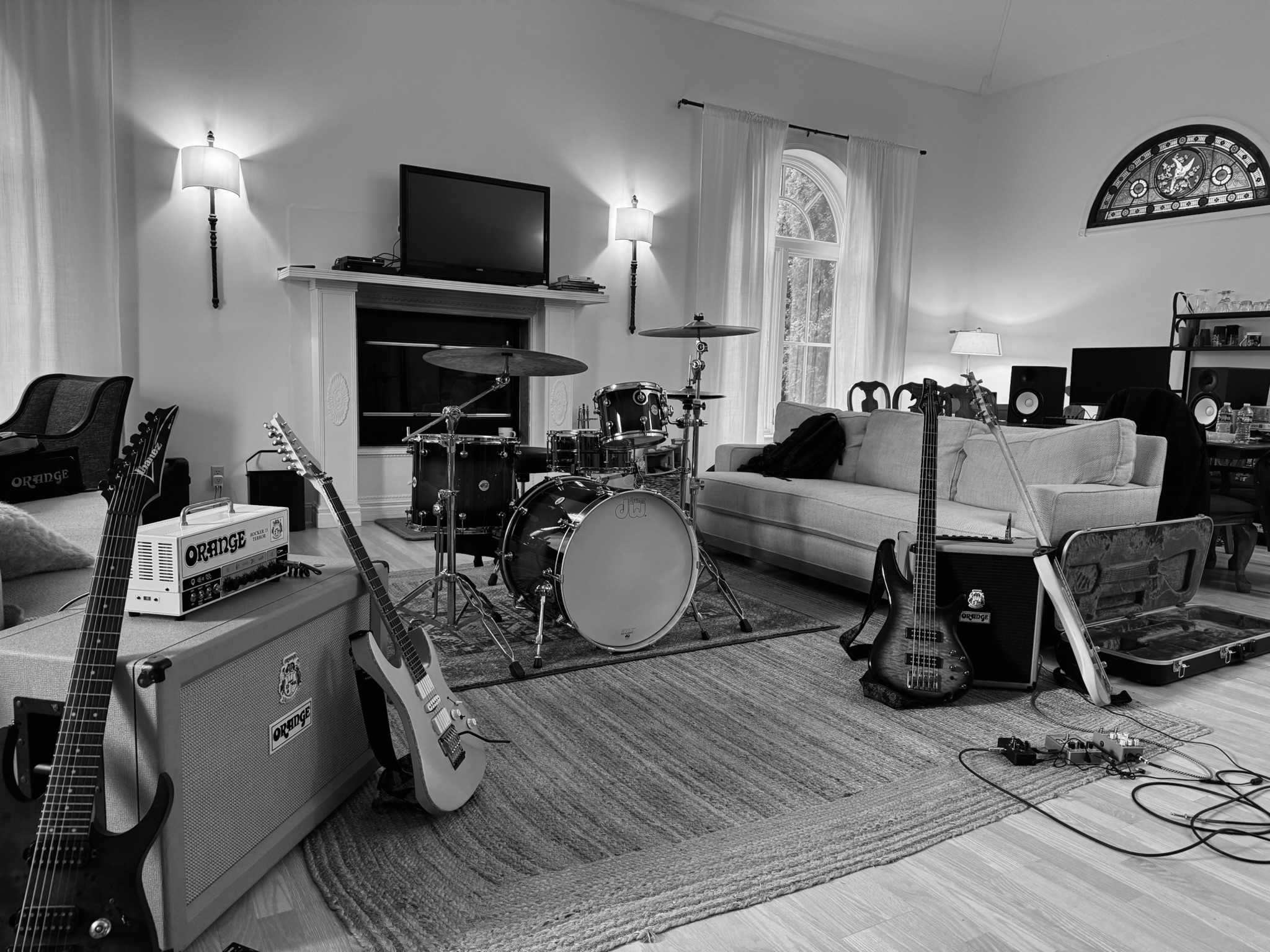 Full width band visual